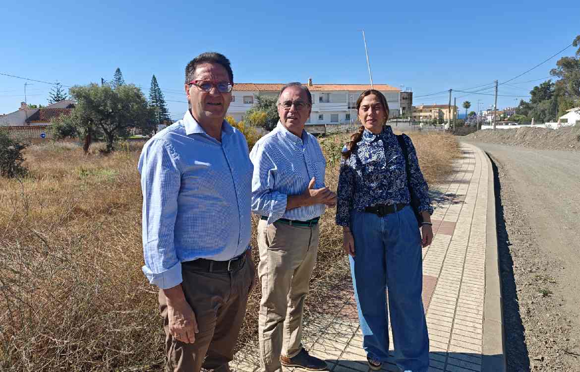 El PSOE de Rincón de la Victoria exige la urbanización de Calle Tierra y el encauzamiento del Arroyo Serrezuela en Torre de Benagalbón