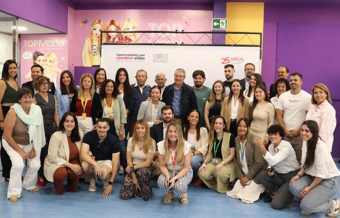 El Ayuntamiento de Rincón de la Victoria impulsa la Feria de Empleo de Cruz Roja en la que participan hasta 19 empresas y supera los 400 inscritos