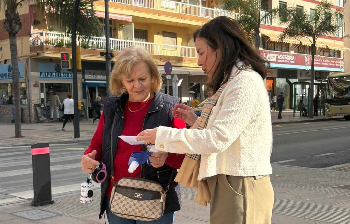 El Ayuntamiento de Rincón de la Victoria impulsa una nueva campaña de concienciación para la recogida de excrementos de mascotas