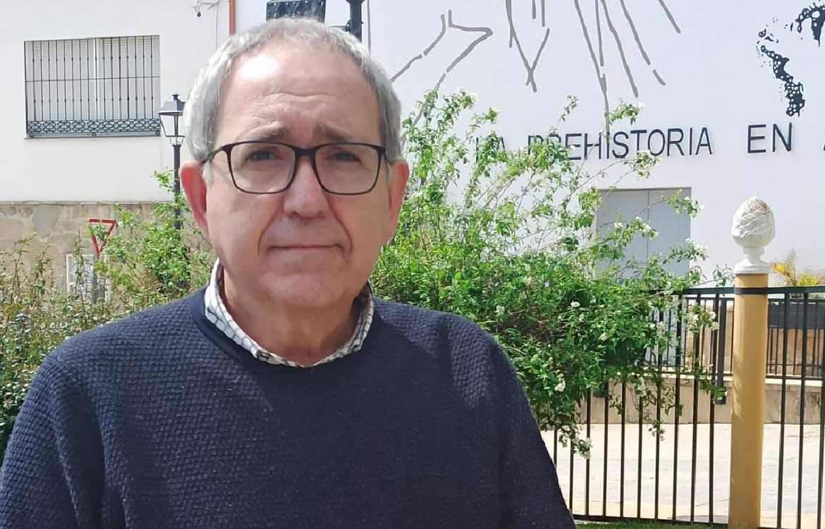 El investigador Pedro Cantalejo, reconocido con motivo del 190º aniversario del primer Ayuntamiento de Rincón de la Victoria