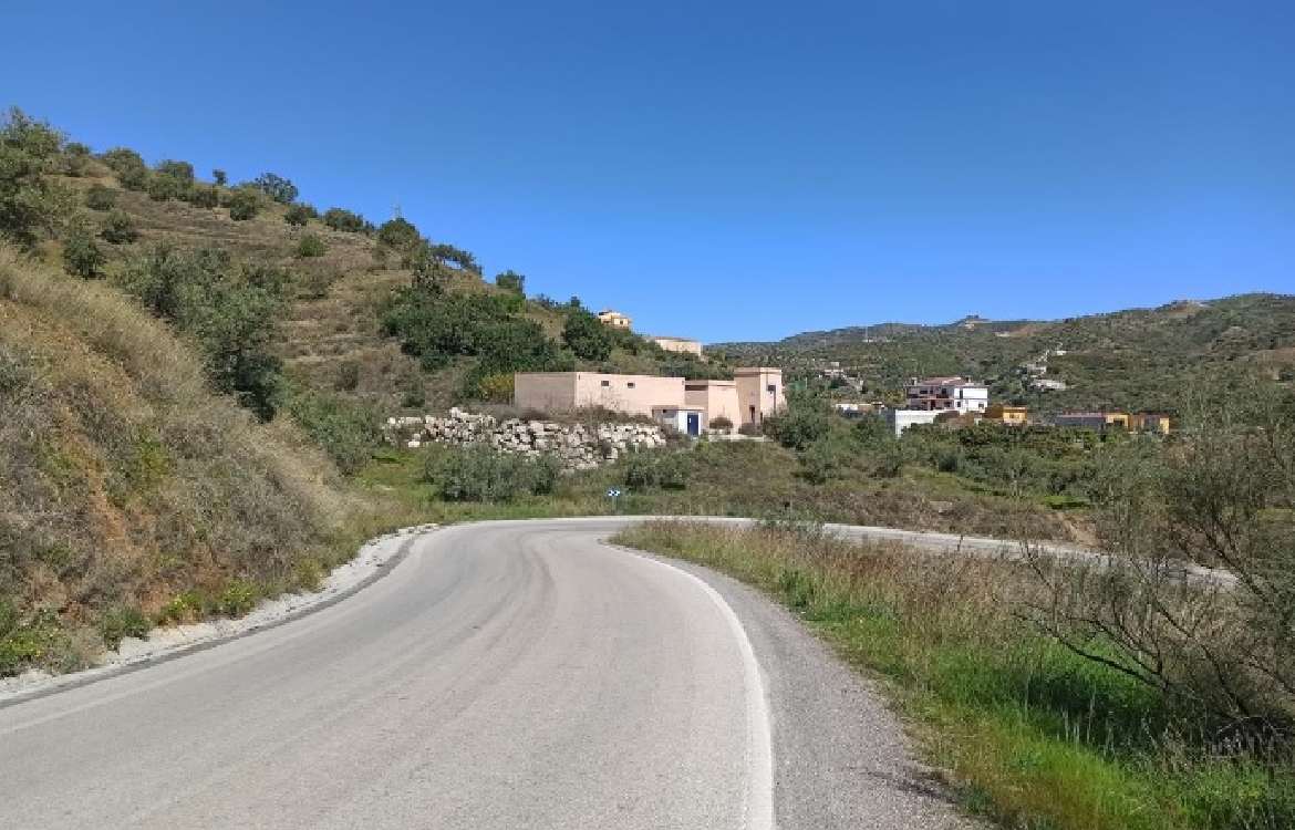 El Ayuntamiento de Rincón de la Victoria construirá un nuevo tramo de acerado entre Benagalbón y la calle La Loma para mejorar la movilidad y la seguridad peatonal