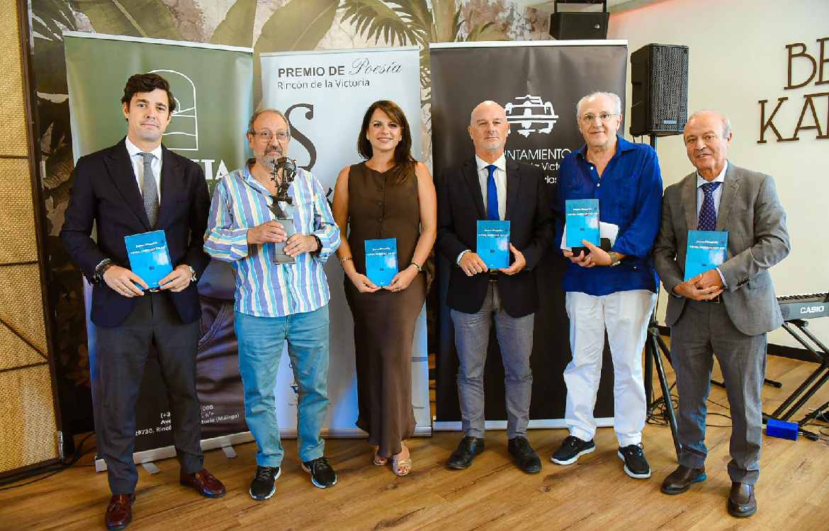 Rincón de la Victoria entrega el XXXII Premio de Poesía In Memoriam Salvador Rueda a Jaime Mesquida por su poemario `Vivir, pero no en mí´