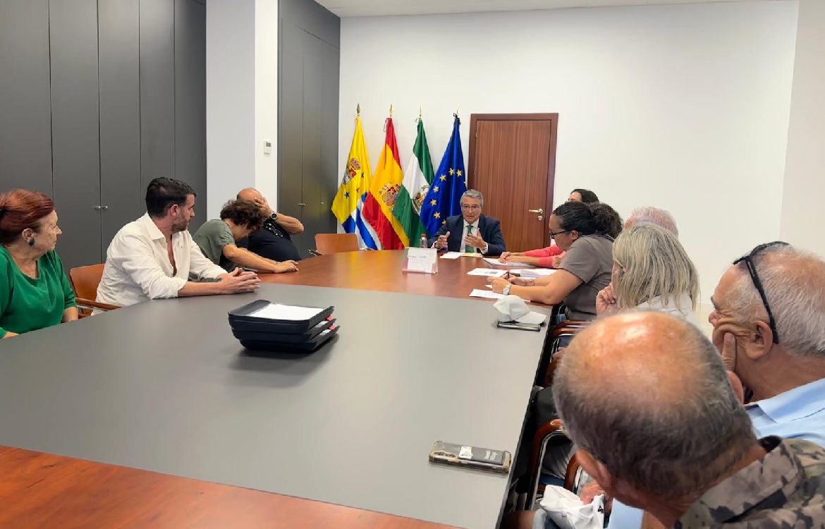 Salado antepone “la importancia democrática de escuchar a lo vecinos” y anuncia que se descarta el proyecto del pantalán y la base náutica