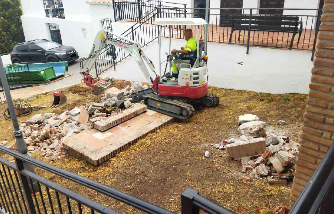 El Ayuntamiento de Rincón de la Victoria acomete mejoras en las instalaciones del cementerio de La Cala del Moral