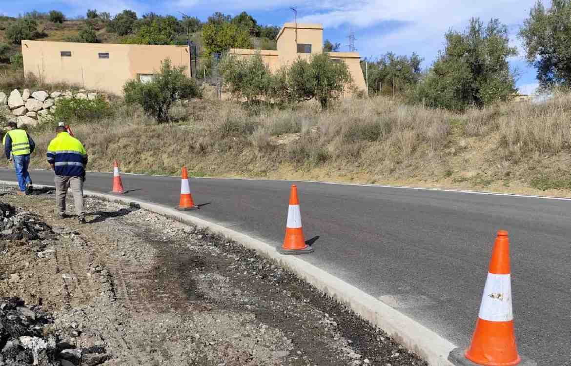 Iniciadas las obras del nuevo tramo de acerado entre Benagalbón y calle La Loma para mejorar la movilidad y la seguridad peatonal