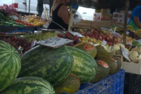 El Ayuntamiento abre el proceso para adjudicar 37 puestos vacantes en los mercadillos de Rincón de la Victoria y La Cala del Moral